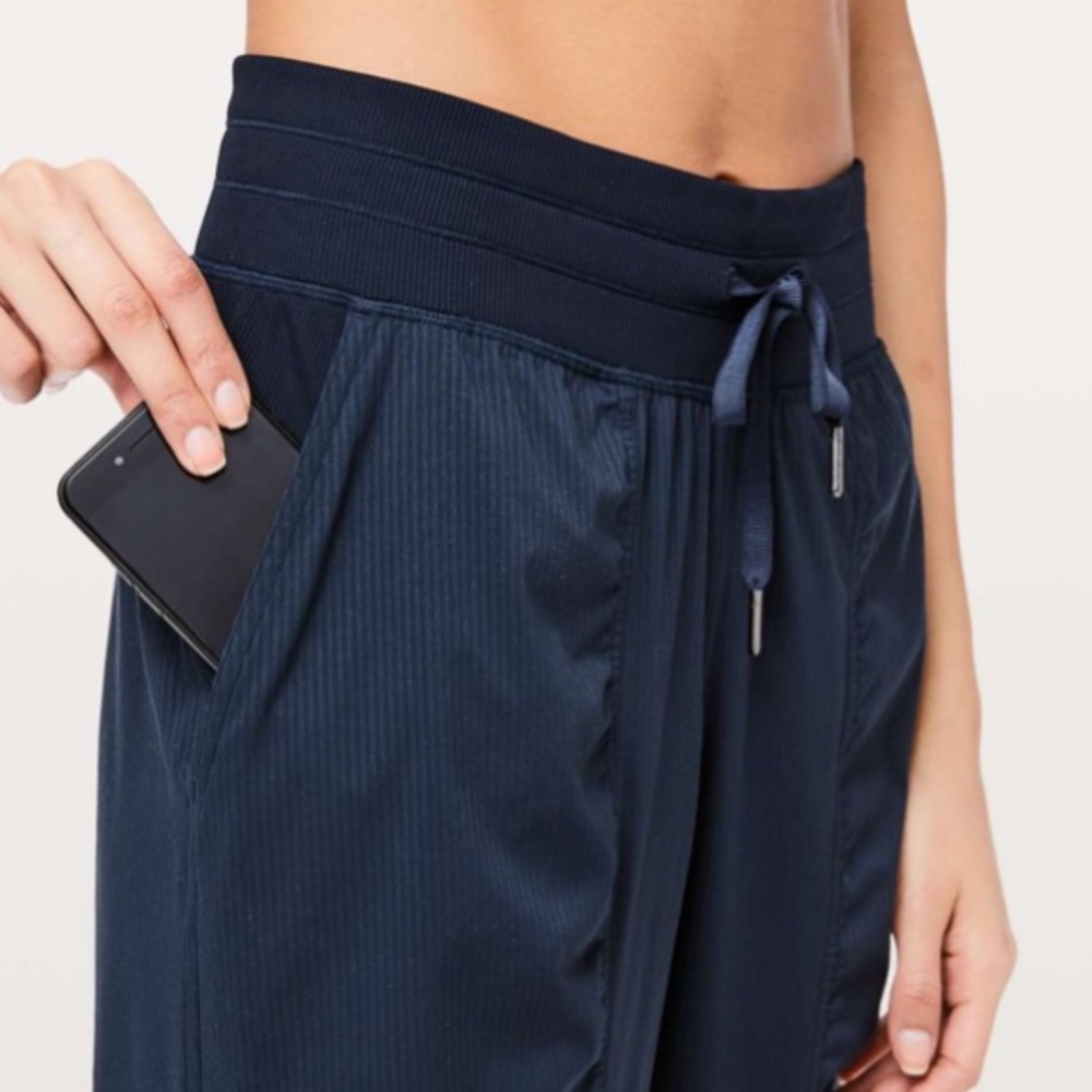 Lululemon Dance Studio Jogger 29"
True Navy *with logo*
Size 4